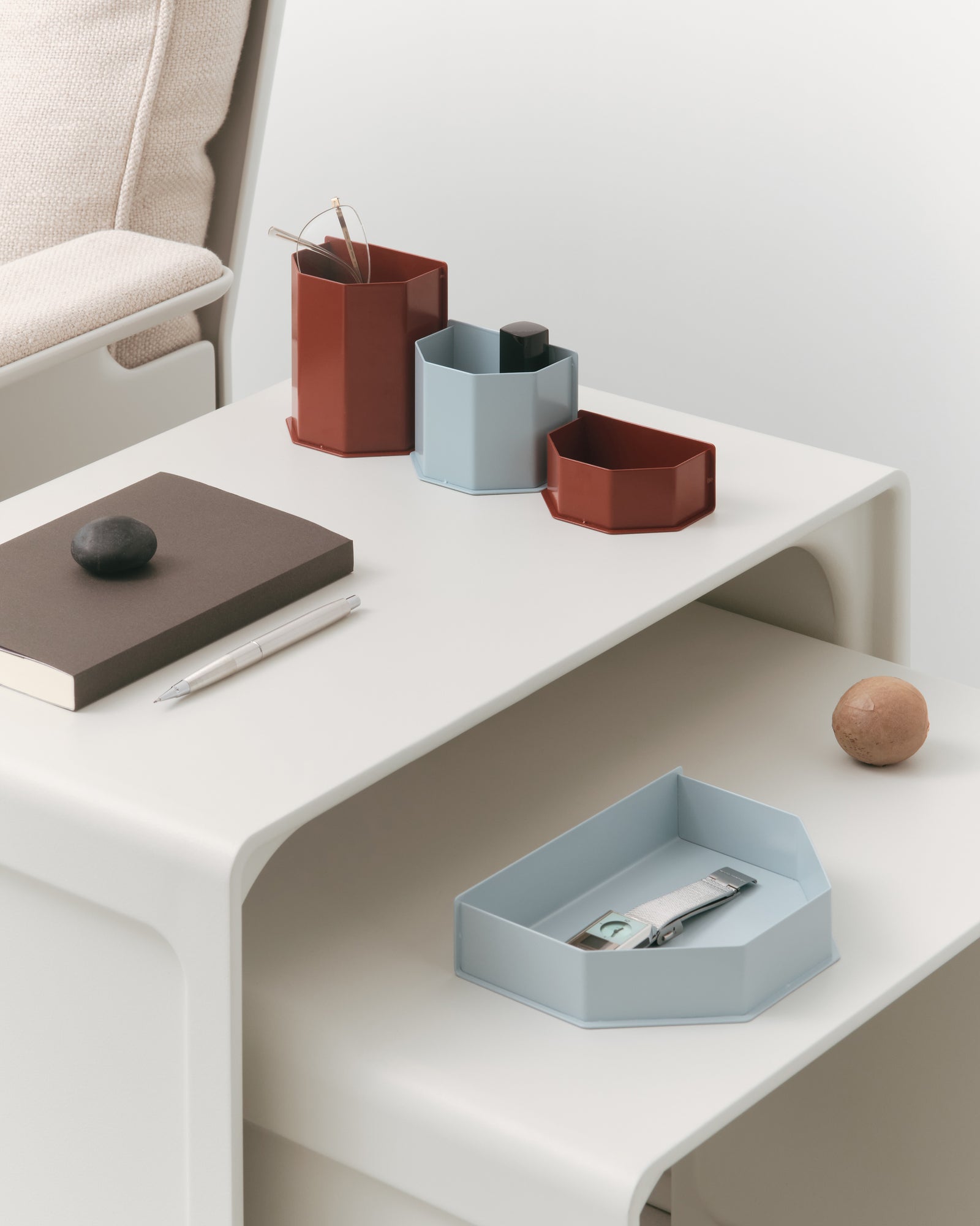 poly-container-tray_1600x.jpg?